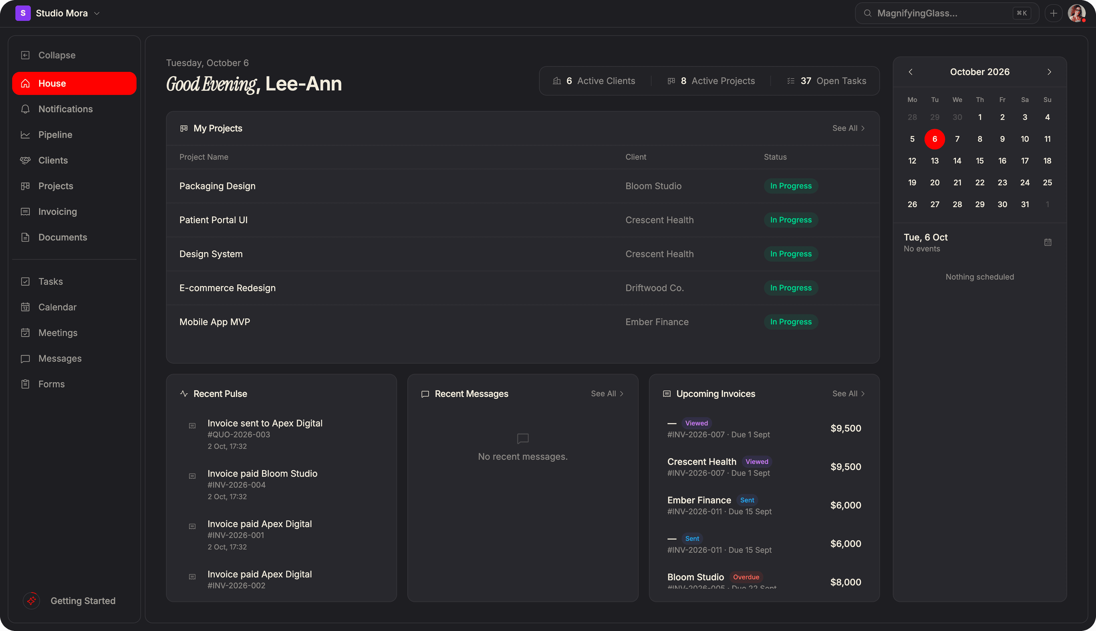 Wundesk dashboard showing active projects, recent invoices and a calendar